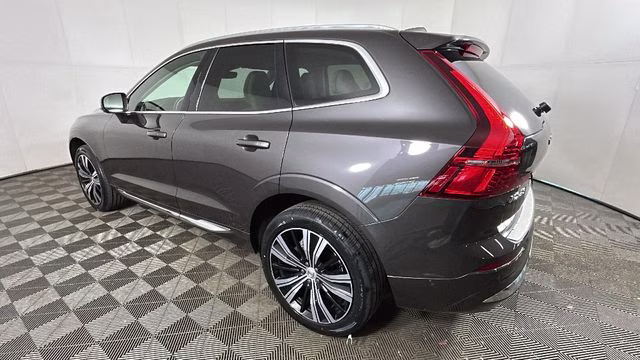 2022 Platinum Gray Metallic Volvo XC60 B5 Inscription FWD SUV