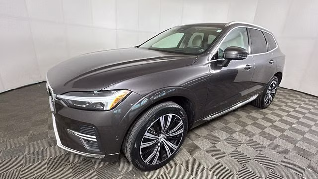 2022 Platinum Gray Metallic Volvo XC60 B5 Inscription FWD SUV
