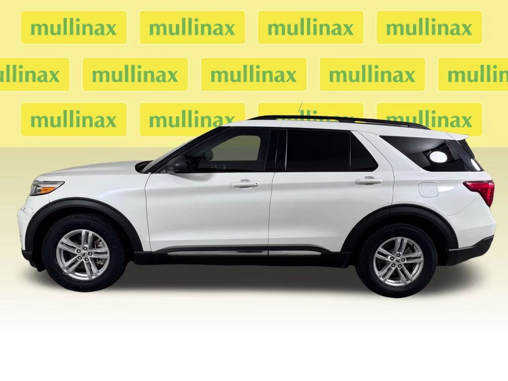 2023 Star White Metallic Tri-Coat Ford Explorer XLT RWD SUV
