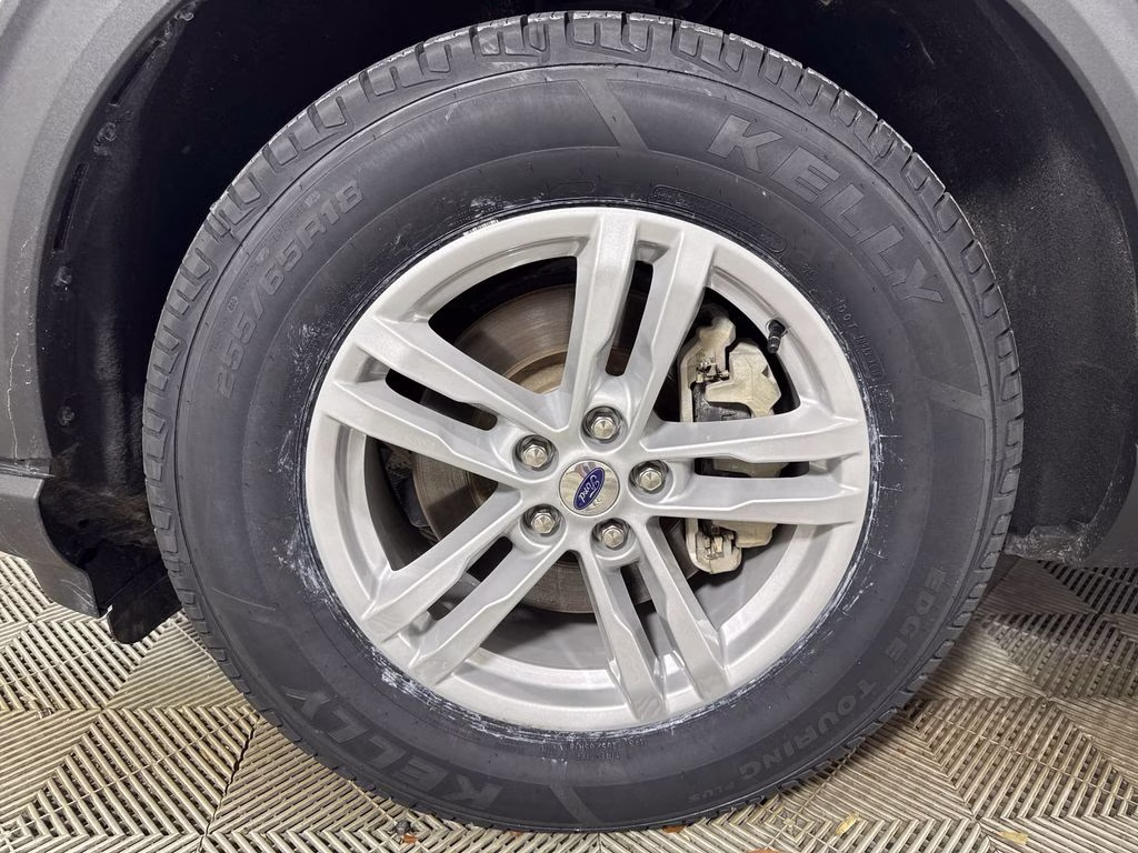 2023 Star White Metallic Tri-Coat Ford Explorer XLT RWD SUV
