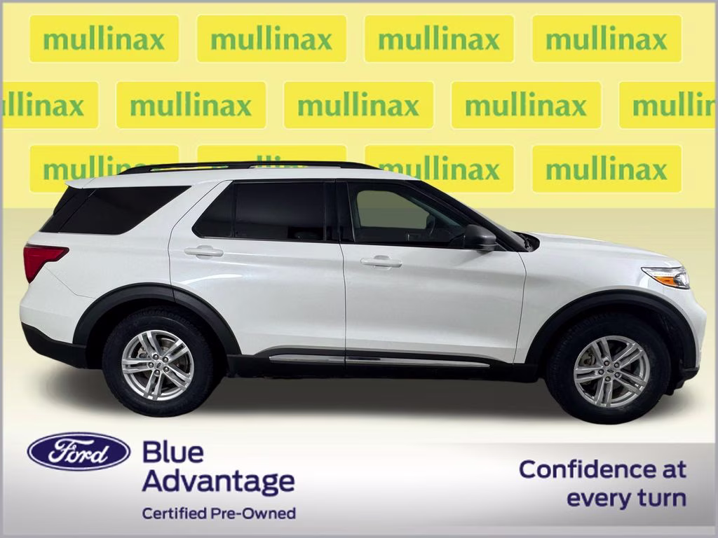 2023 Star White Metallic Tri-Coat Ford Explorer XLT RWD SUV