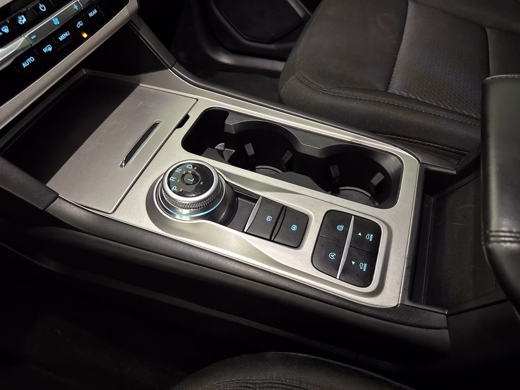 2023 Star White Metallic Tri-Coat Ford Explorer XLT RWD SUV