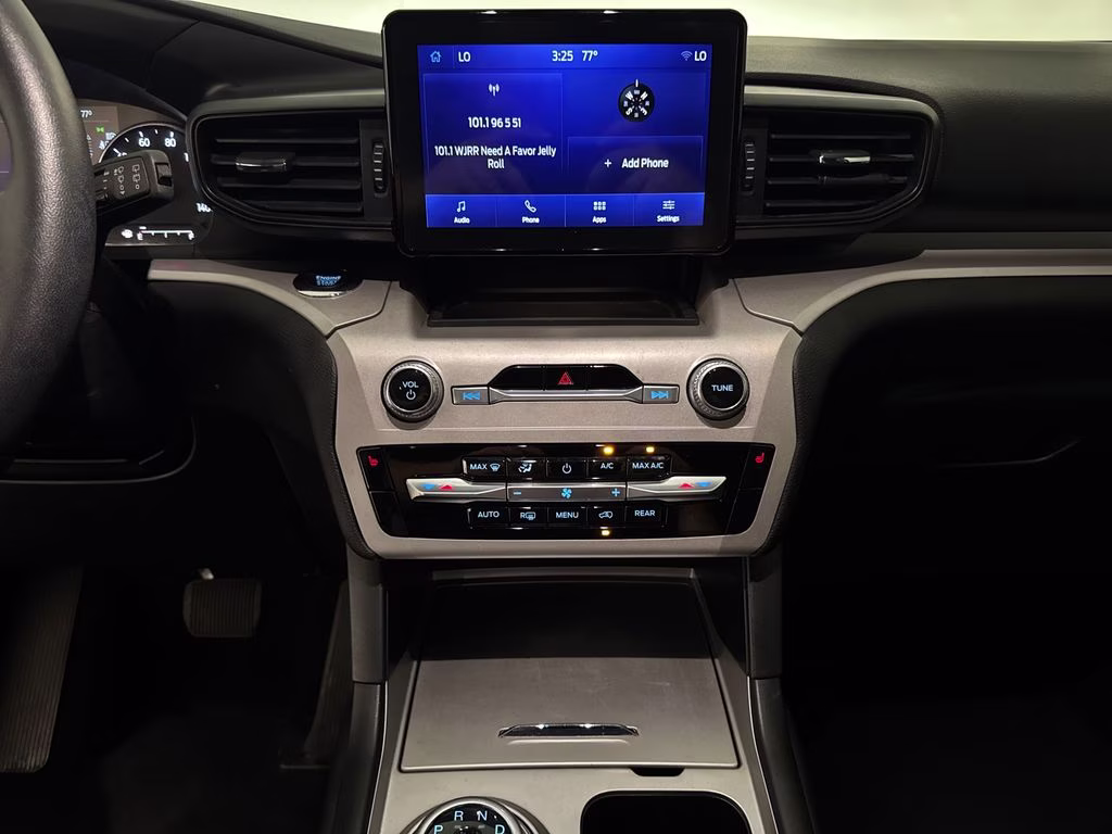2023 Star White Metallic Tri-Coat Ford Explorer XLT RWD SUV