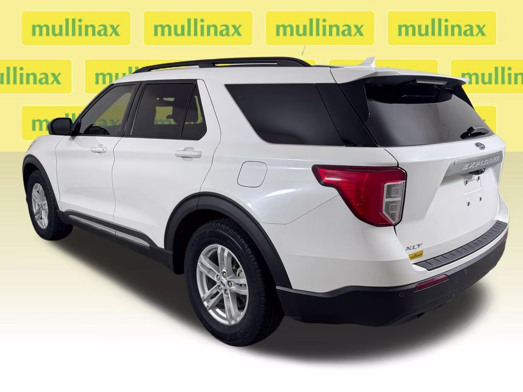 2023 Star White Metallic Tri-Coat Ford Explorer XLT RWD SUV