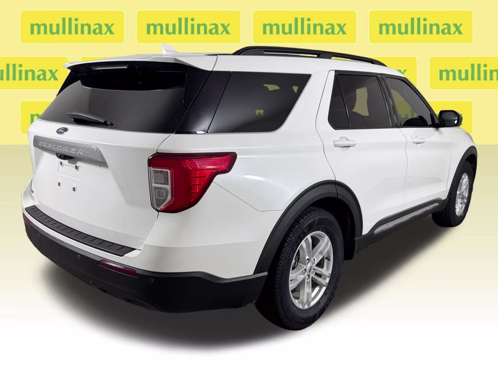 2023 Star White Metallic Tri-Coat Ford Explorer XLT RWD SUV