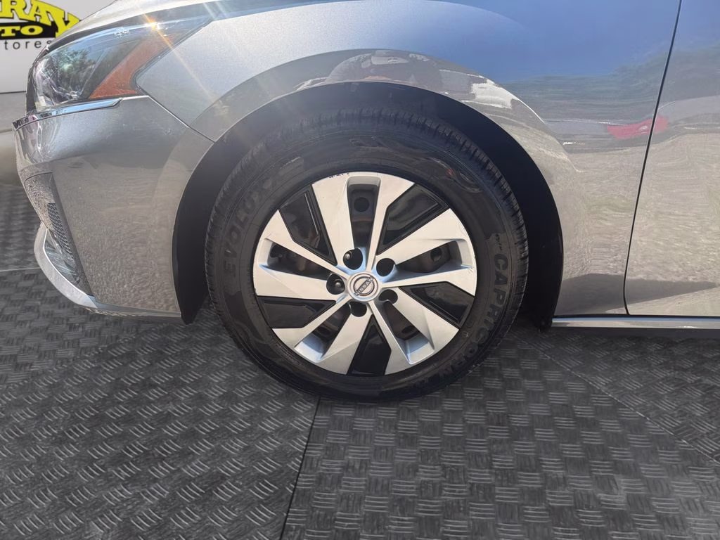 2023 Gun Metallic Nissan Altima 2.5 S FWD Sedan