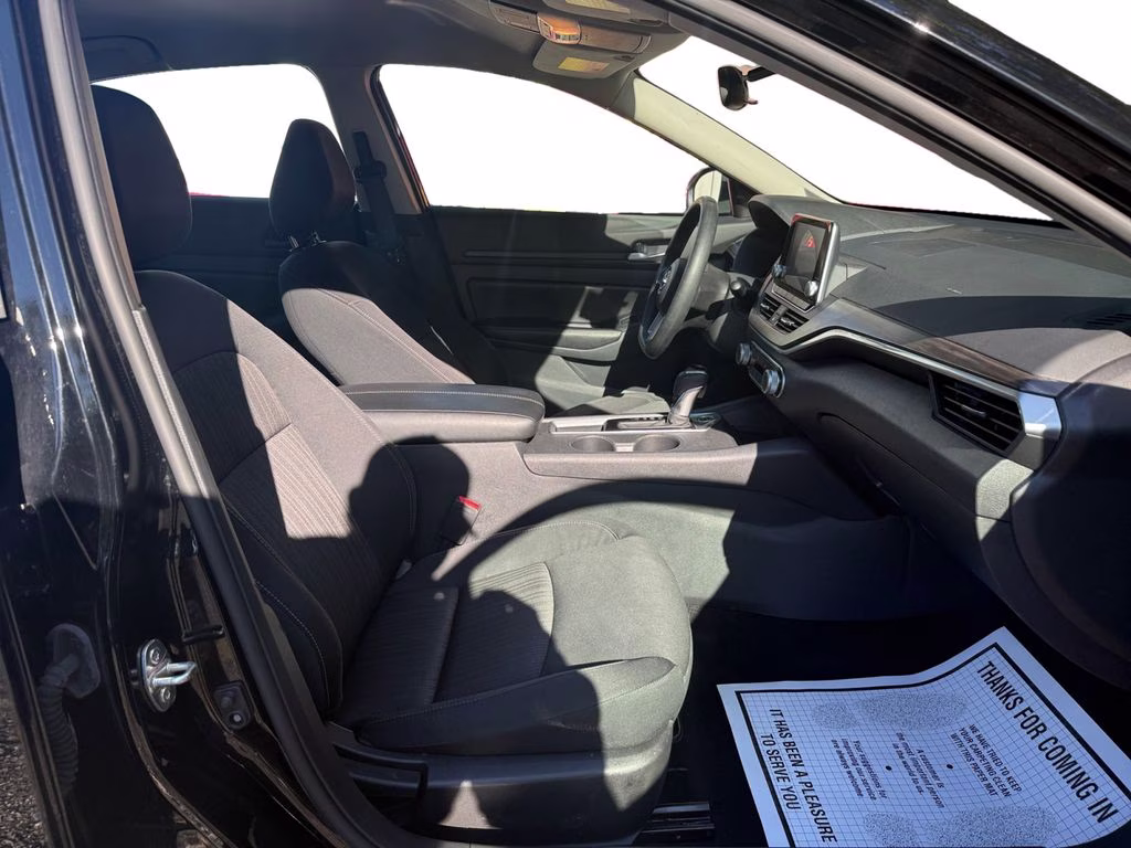 2025 Super Black Clearcoat Nissan Altima 2.5 SV FWD Sedan