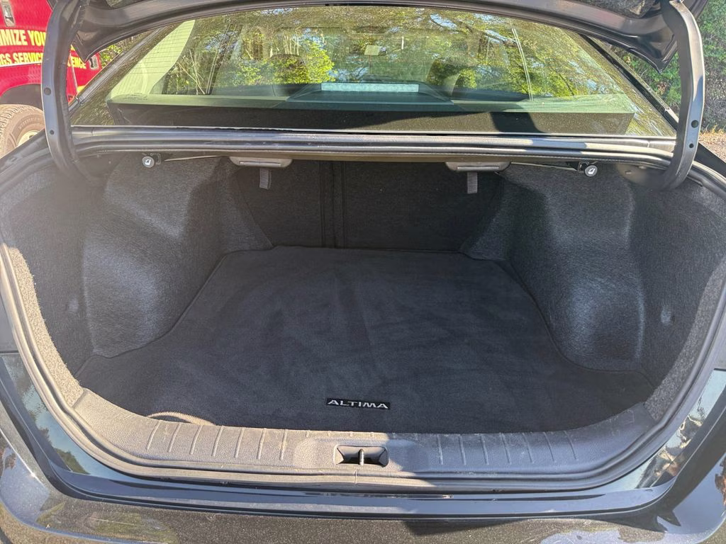 2025 Super Black Clearcoat Nissan Altima 2.5 SV FWD Sedan