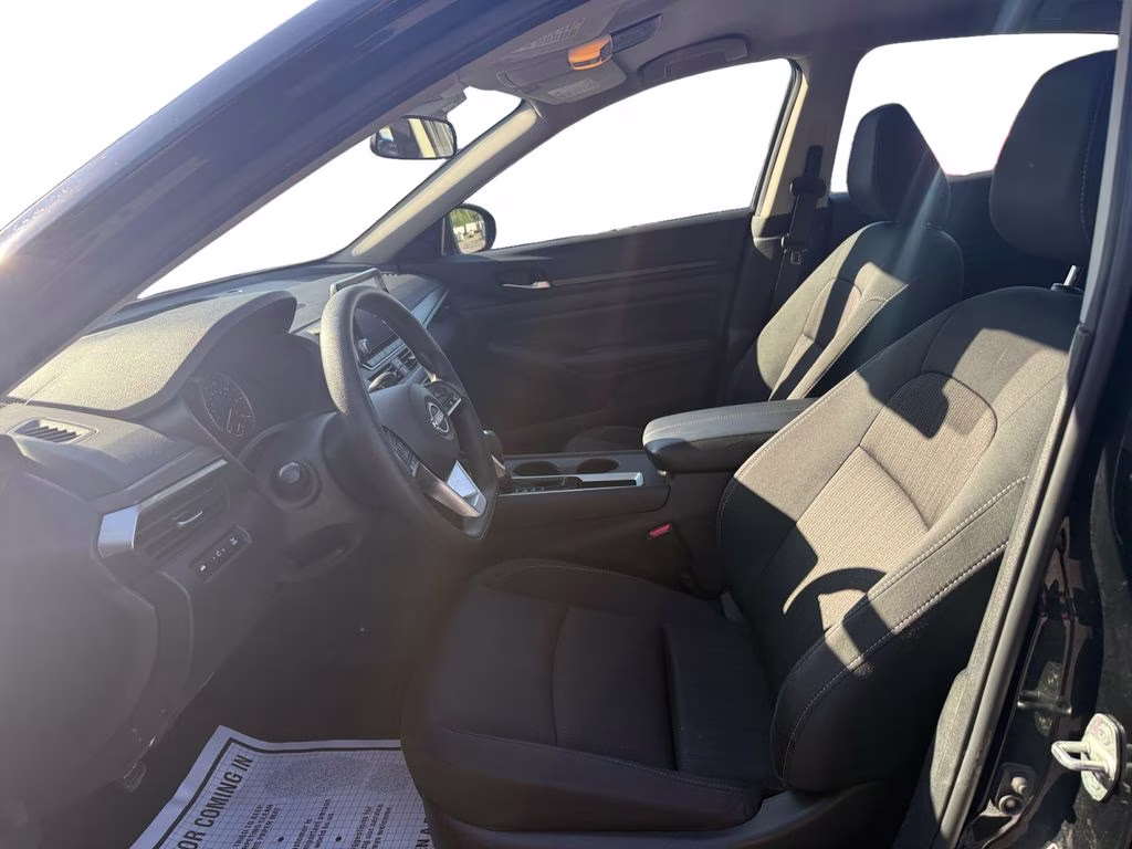 2025 Super Black Clearcoat Nissan Altima 2.5 SV FWD Sedan