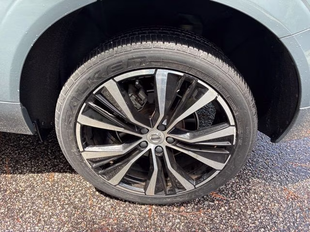 2023 Gray Metallic Volvo XC60 B5 Plus Dark Theme FWD SUV