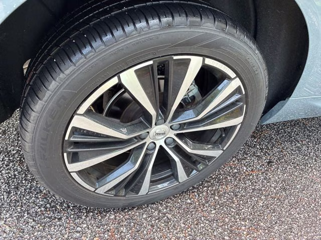 2023 Gray Metallic Volvo XC60 B5 Plus Dark Theme FWD SUV