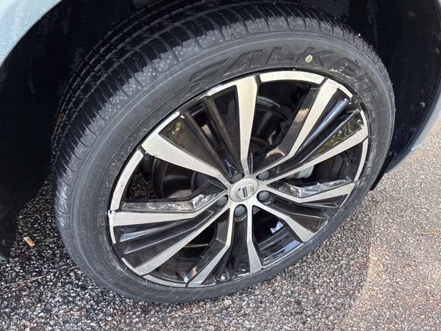 2023 Gray Metallic Volvo XC60 B5 Plus Dark Theme FWD SUV