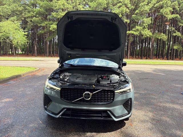 2023 Gray Metallic Volvo XC60 B5 Plus Dark Theme FWD SUV