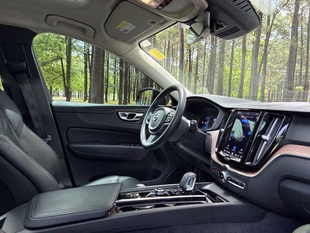 2023 Gray Metallic Volvo XC60 B5 Plus Dark Theme FWD SUV