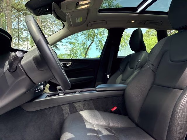 2023 Gray Metallic Volvo XC60 B5 Plus Dark Theme FWD SUV
