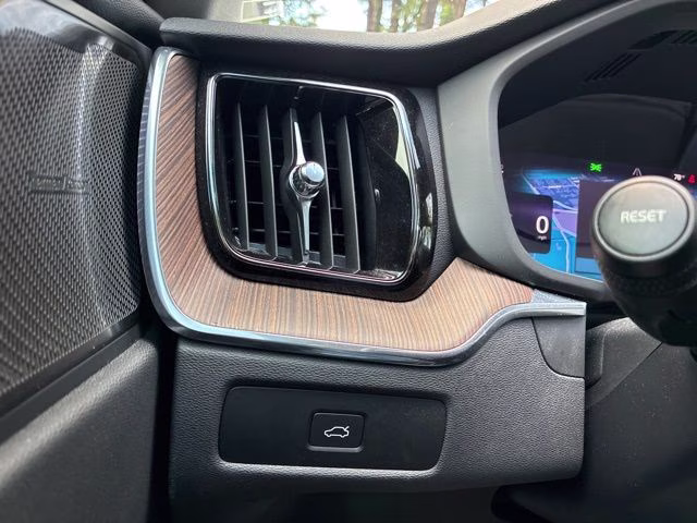 2023 Gray Metallic Volvo XC60 B5 Plus Dark Theme FWD SUV