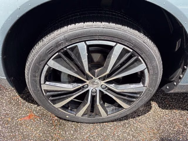 2023 Gray Metallic Volvo XC60 B5 Plus Dark Theme FWD SUV