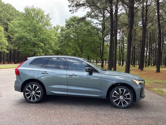 2023 Gray Metallic Volvo XC60 B5 Plus Dark Theme FWD SUV