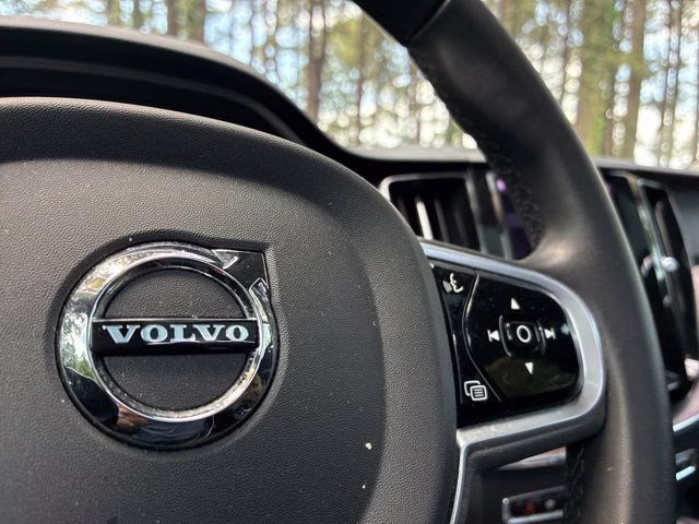 2023 Gray Metallic Volvo XC60 B5 Plus Dark Theme FWD SUV