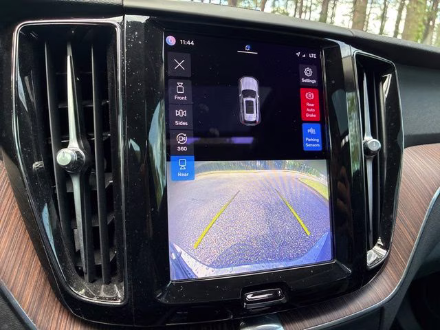 2023 Gray Metallic Volvo XC60 B5 Plus Dark Theme FWD SUV