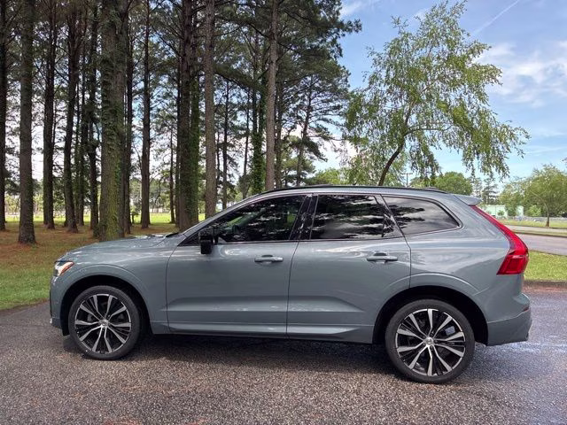 2023 Gray Metallic Volvo XC60 B5 Plus Dark Theme FWD SUV