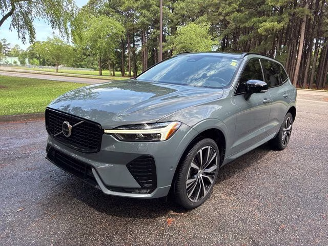 2023 Gray Metallic Volvo XC60 B5 Plus Dark Theme FWD SUV