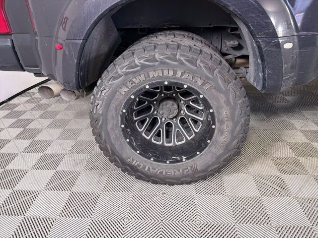 2020 Black Metallic Ford Super Duty F-350 DRW Platinum 4X4 Truck