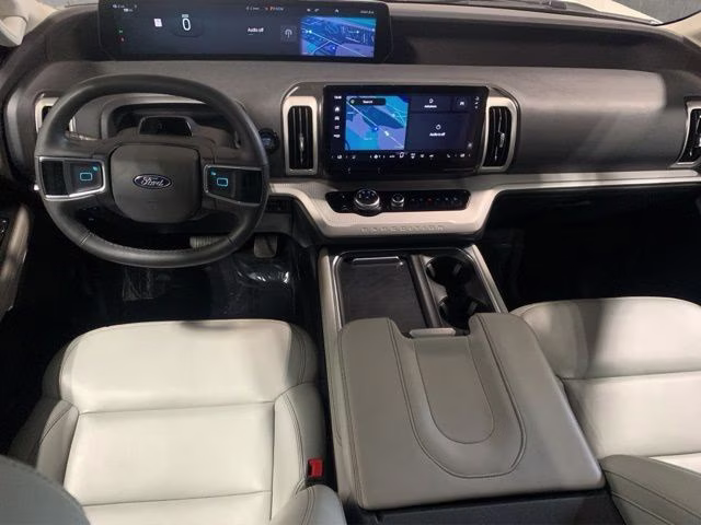 2025 White Metallic Ford Expedition Active 4X4 SUV