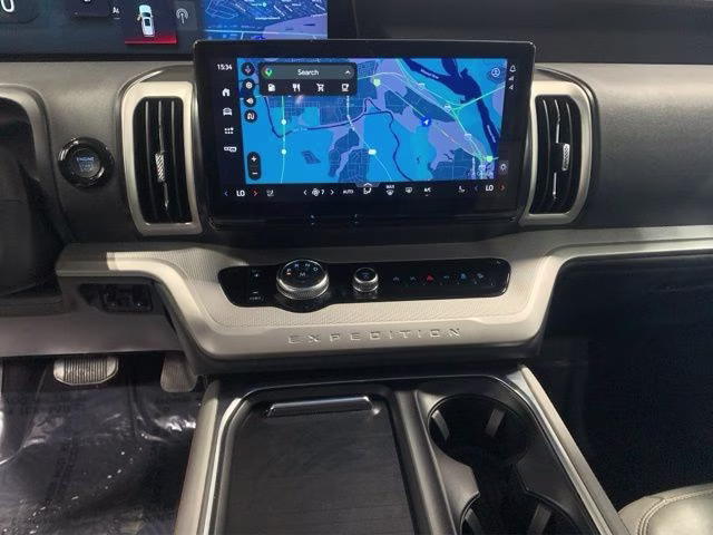2025 White Metallic Ford Expedition Active 4X4 SUV