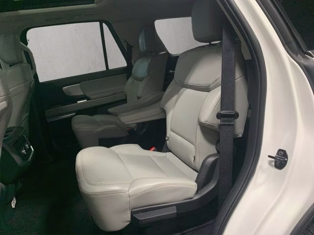 2025 White Metallic Ford Expedition Active 4X4 SUV