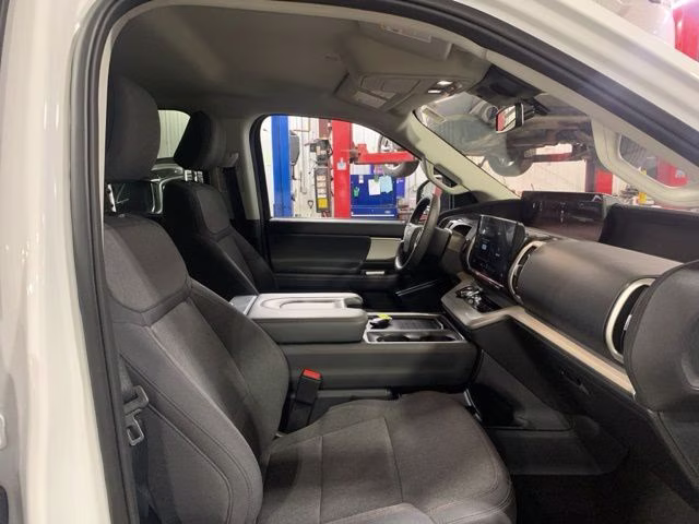 2025 Oxford White Ford Expedition Active 4X4 SUV