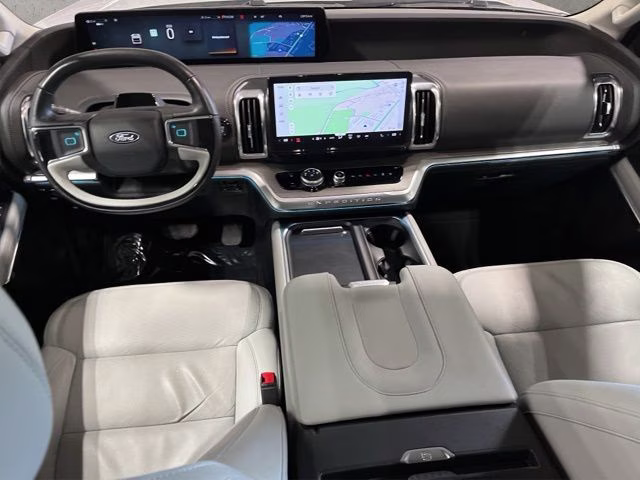 2025 Silver Metallic Ford Expedition Platinum 4X4 SUV