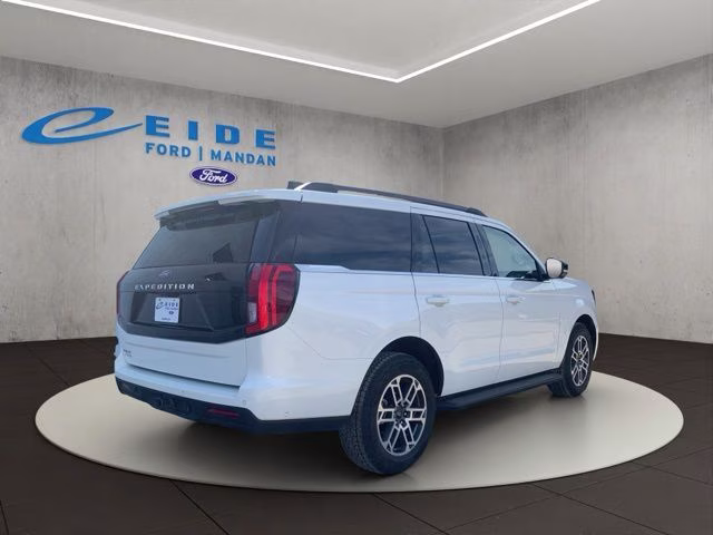 2025 White Metallic Ford Expedition Active 4X4 SUV