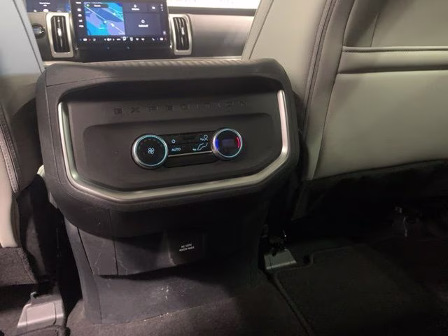 2025 White Metallic Ford Expedition Active 4X4 SUV