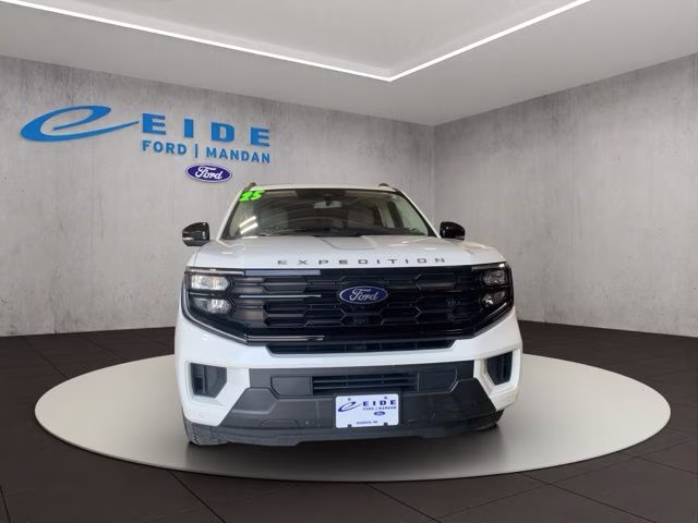 2025 White Metallic Ford Expedition Active 4X4 SUV