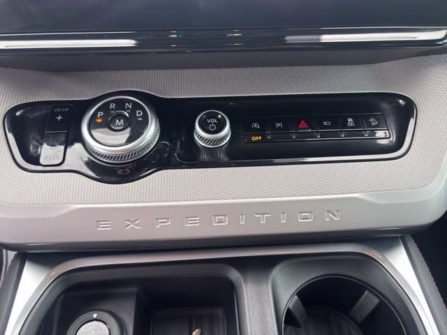2025 Oxford White Ford Expedition Active 4X4 SUV