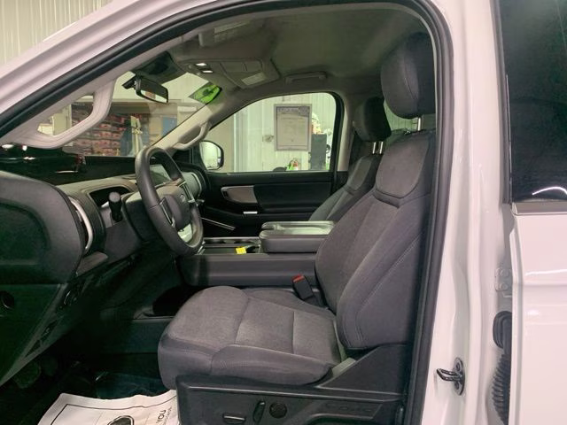 2025 Oxford White Ford Expedition Active 4X4 SUV