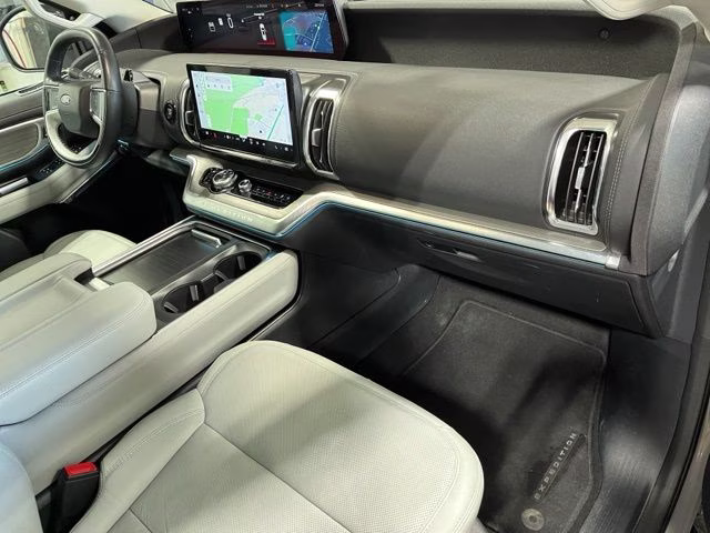 2025 Silver Metallic Ford Expedition Platinum 4X4 SUV