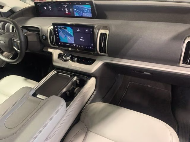2025 White Metallic Ford Expedition Active 4X4 SUV