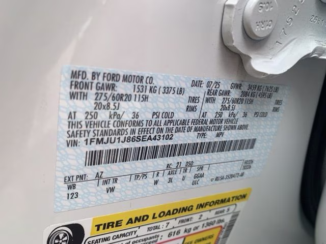 2025 White Metallic Ford Expedition Active 4X4 SUV
