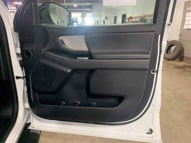 2025 Oxford White Ford Expedition Active 4X4 SUV