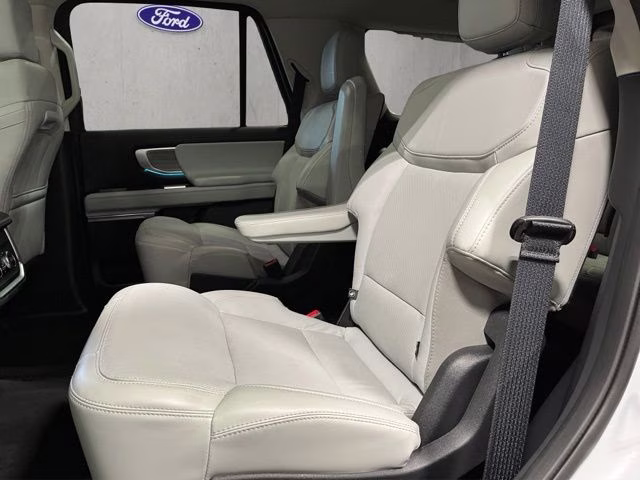 2025 Silver Metallic Ford Expedition Platinum 4X4 SUV