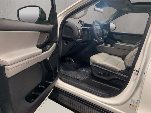 2025 White Metallic Ford Expedition Active 4X4 SUV