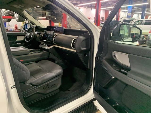 2025 Oxford White Ford Expedition Active 4X4 SUV