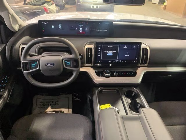 2025 Oxford White Ford Expedition Active 4X4 SUV