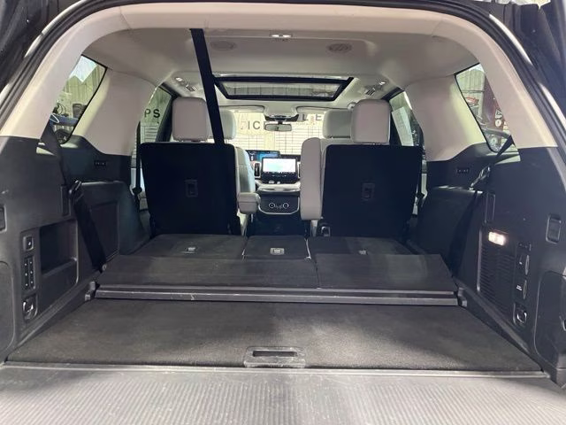 2025 Silver Metallic Ford Expedition Platinum 4X4 SUV