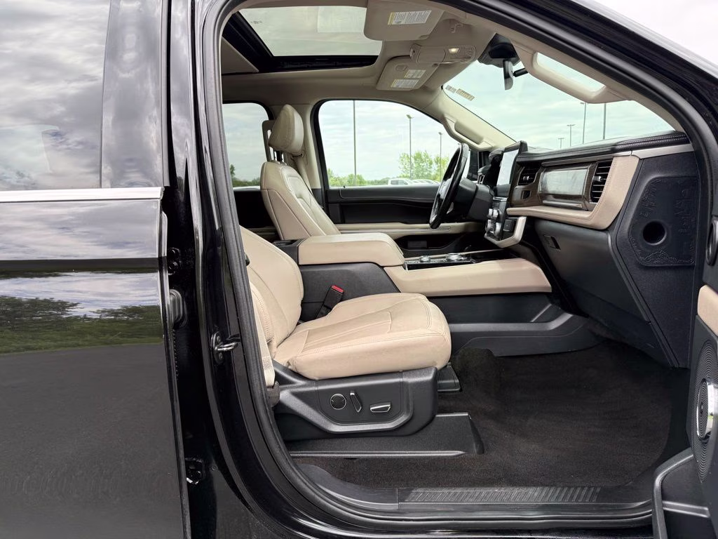 2022 Black Metallic Ford Expedition Limited 4X4 SUV