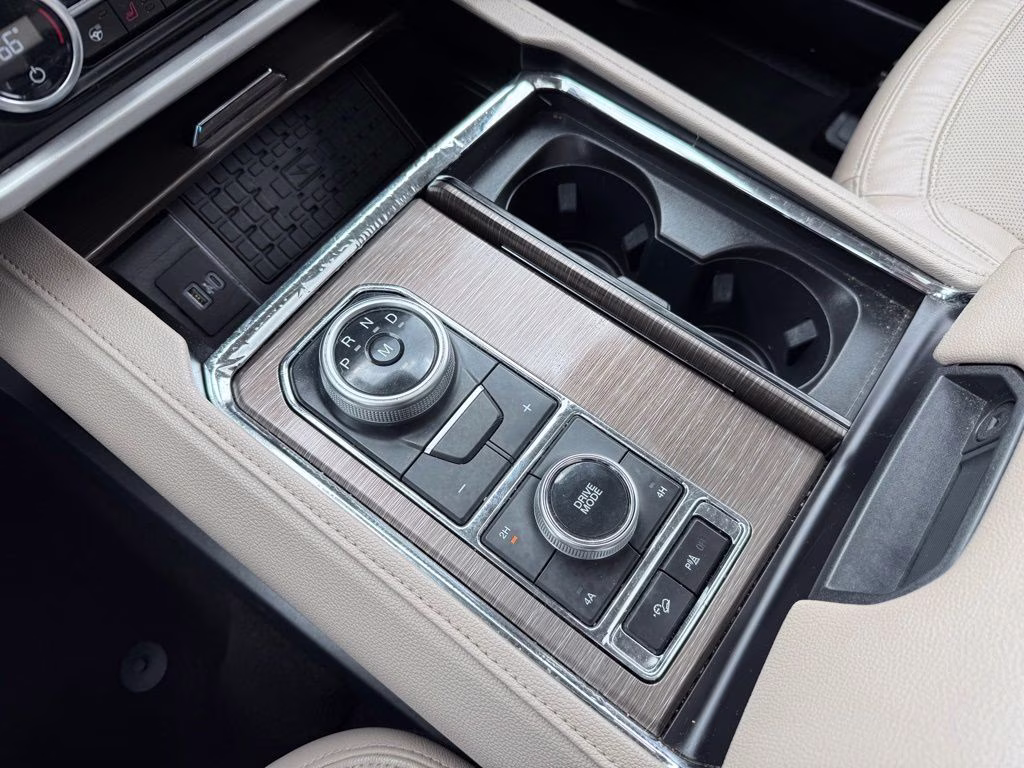 2022 Black Metallic Ford Expedition Limited 4X4 SUV
