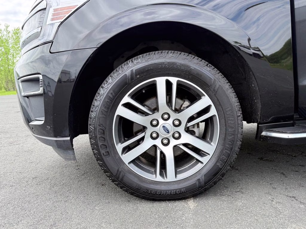 2022 Black Metallic Ford Expedition Limited 4X4 SUV