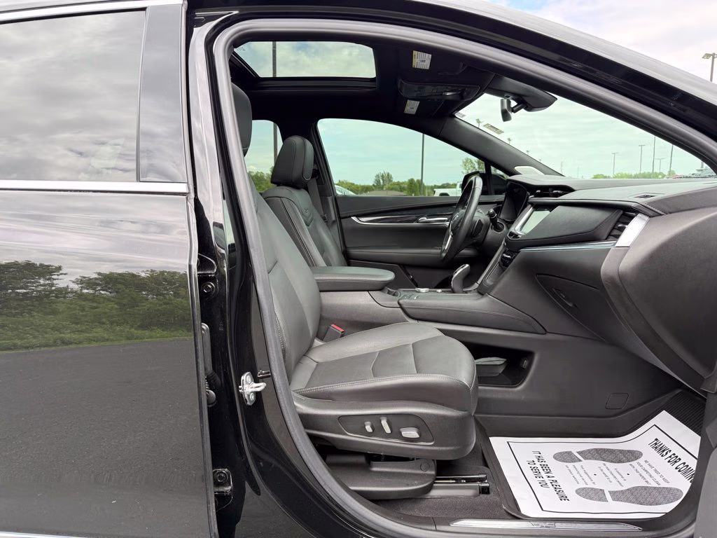 2021 Stellar Black Metallic Cadillac XT5 Premium Luxury AWD SUV